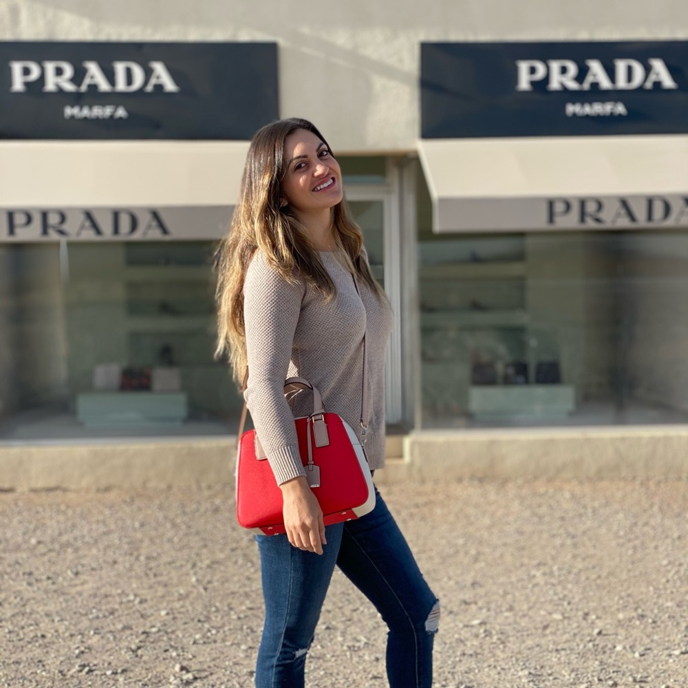 Meet your Posher, Flavia